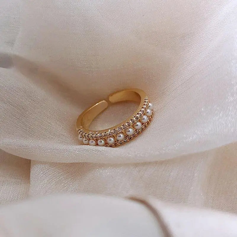 Lyxring i guld och pärlor