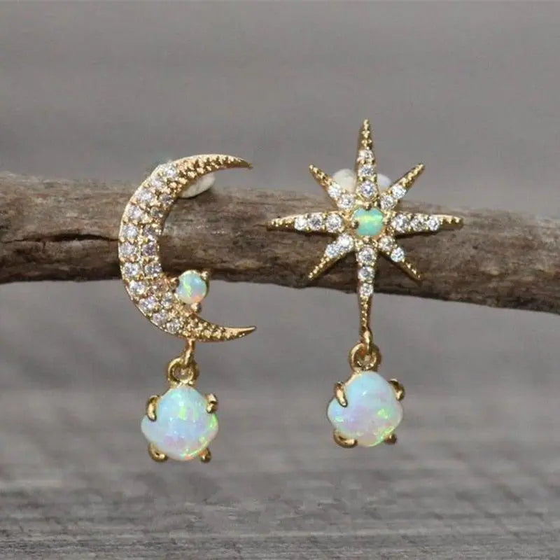 Mond- und Sternohrringe aus Gold und Opal