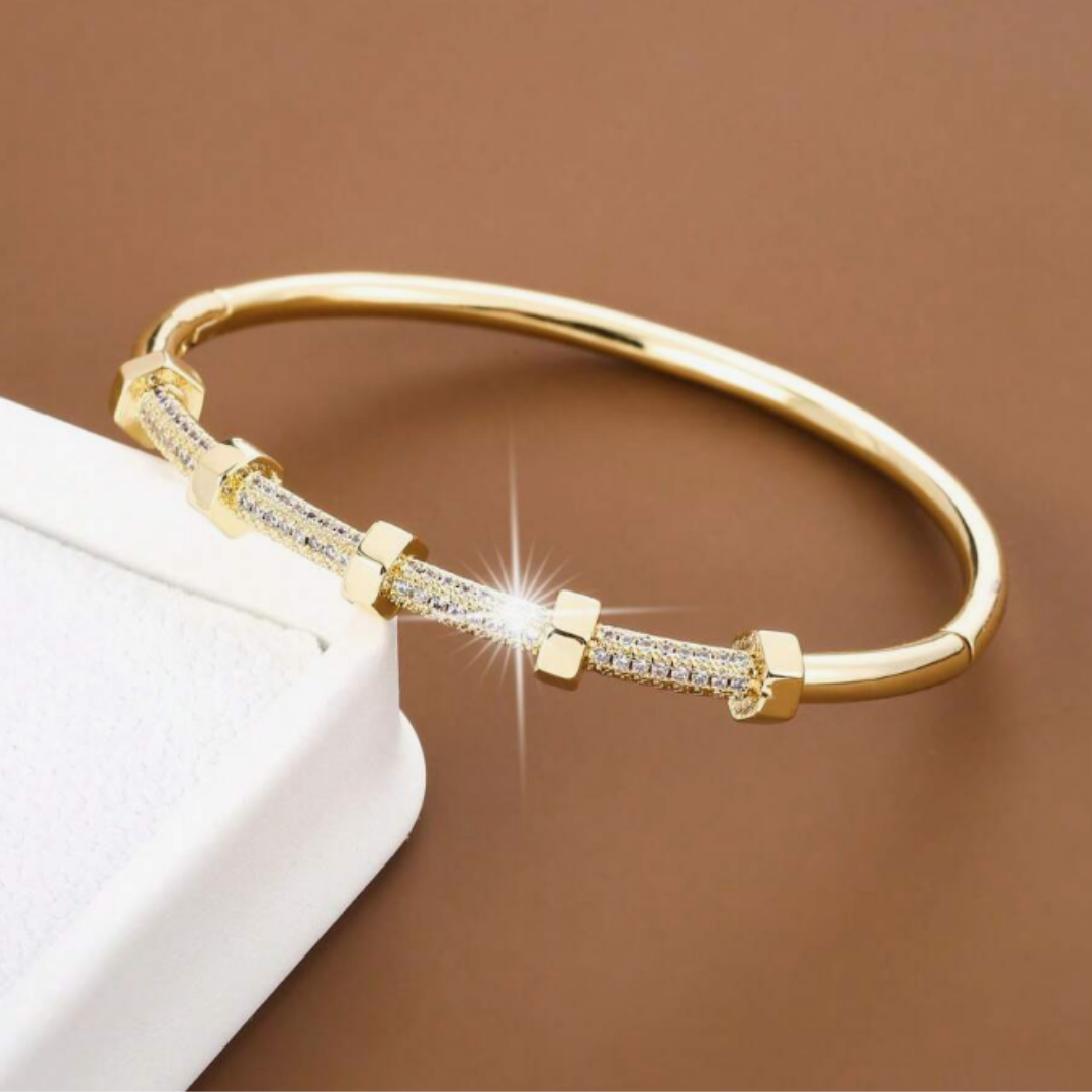 Ljust guldpläterat armband med moissanitöverdrag