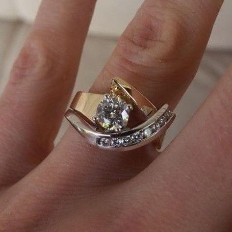 Vintage Oregelbunden Guld & Silver Zirkonia Ring