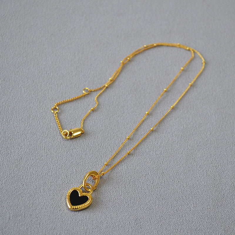 Svart och Vit Hjärta Hänge Halsband i Guld