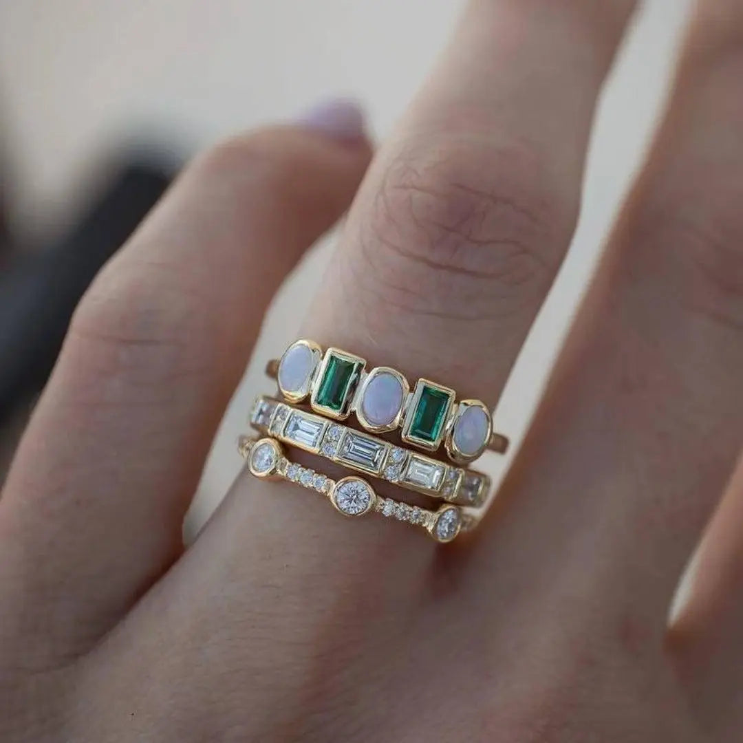 Vintage ringar med vit och grön opal