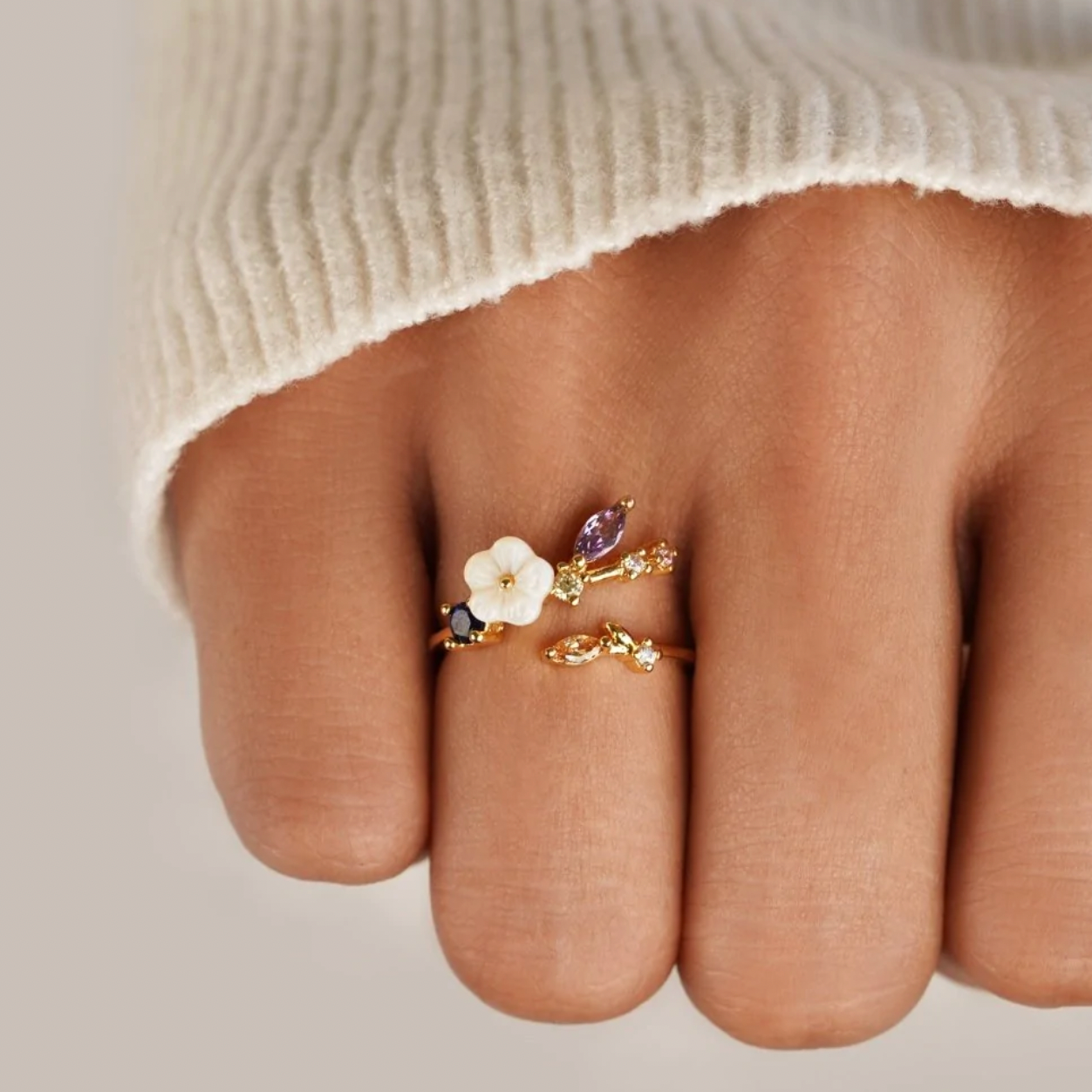 Vildblomma med Färgglad Zirkonia Justerbar Ring i Guld