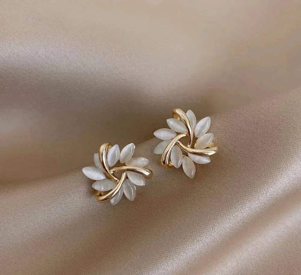 Elegant och utsökt opalblad cirkel studs i guld