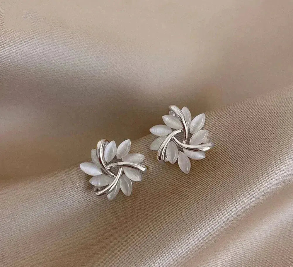 Elegant och utsökt opalblad cirkel studs i guld