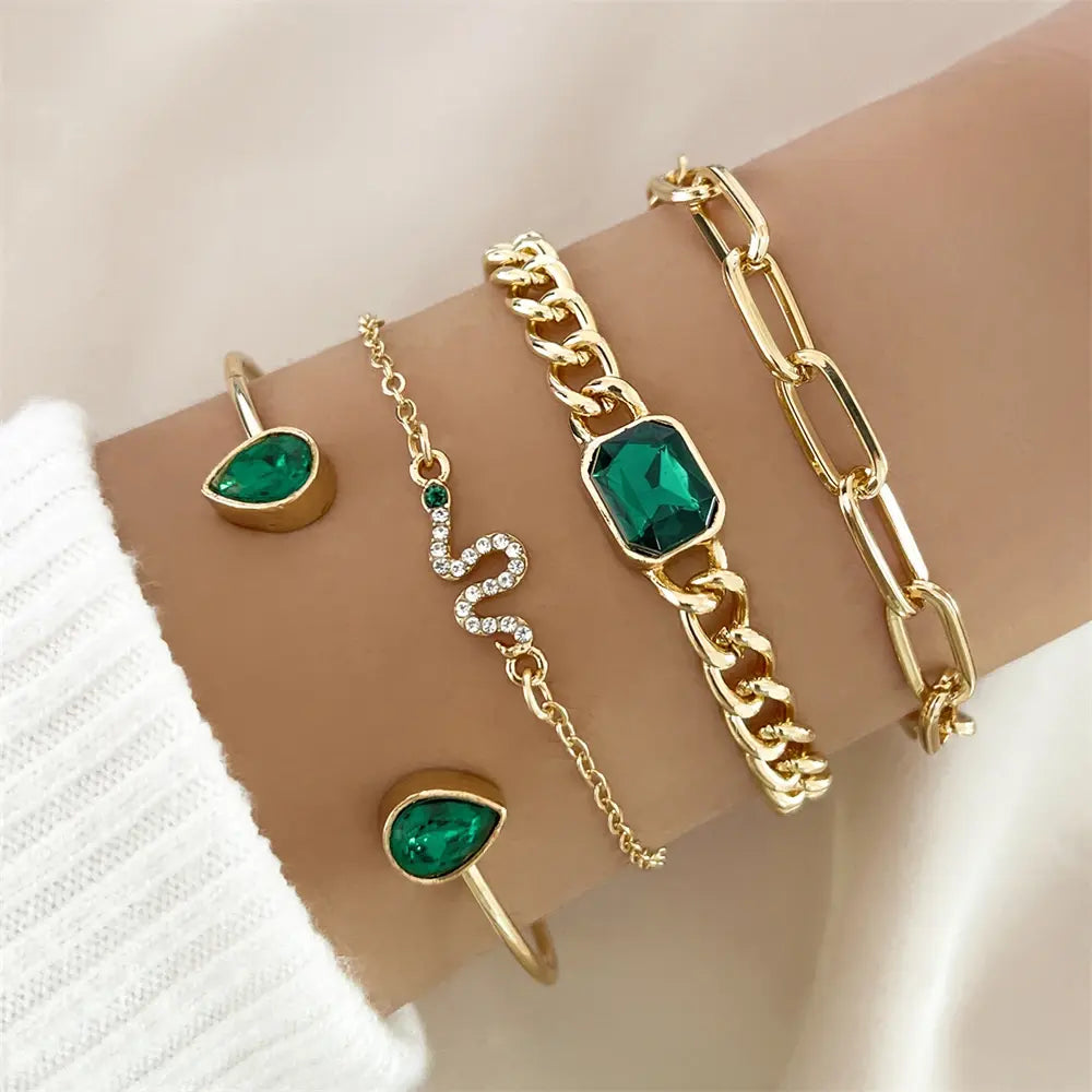 Armbandset med gröna kristaller
