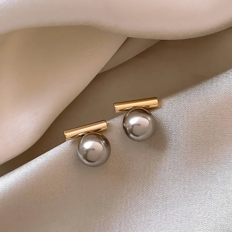 Eleganta Mörka Pärlörhängen i Guld