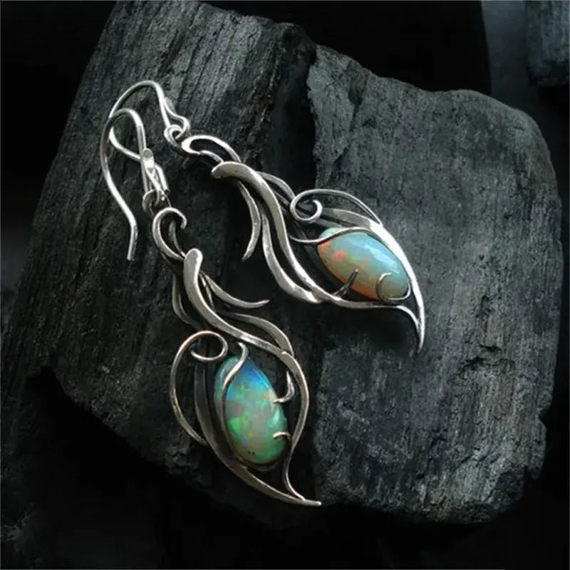 Vintageörhängen gjorda av blå opal i sterlingsilver
