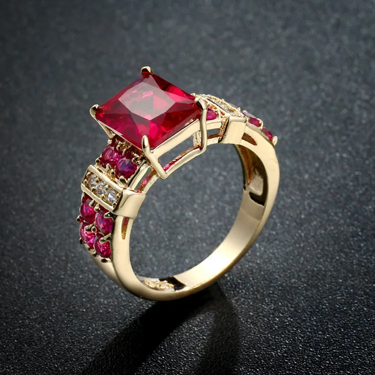 Vintage Röd Kristall och Guld Ring