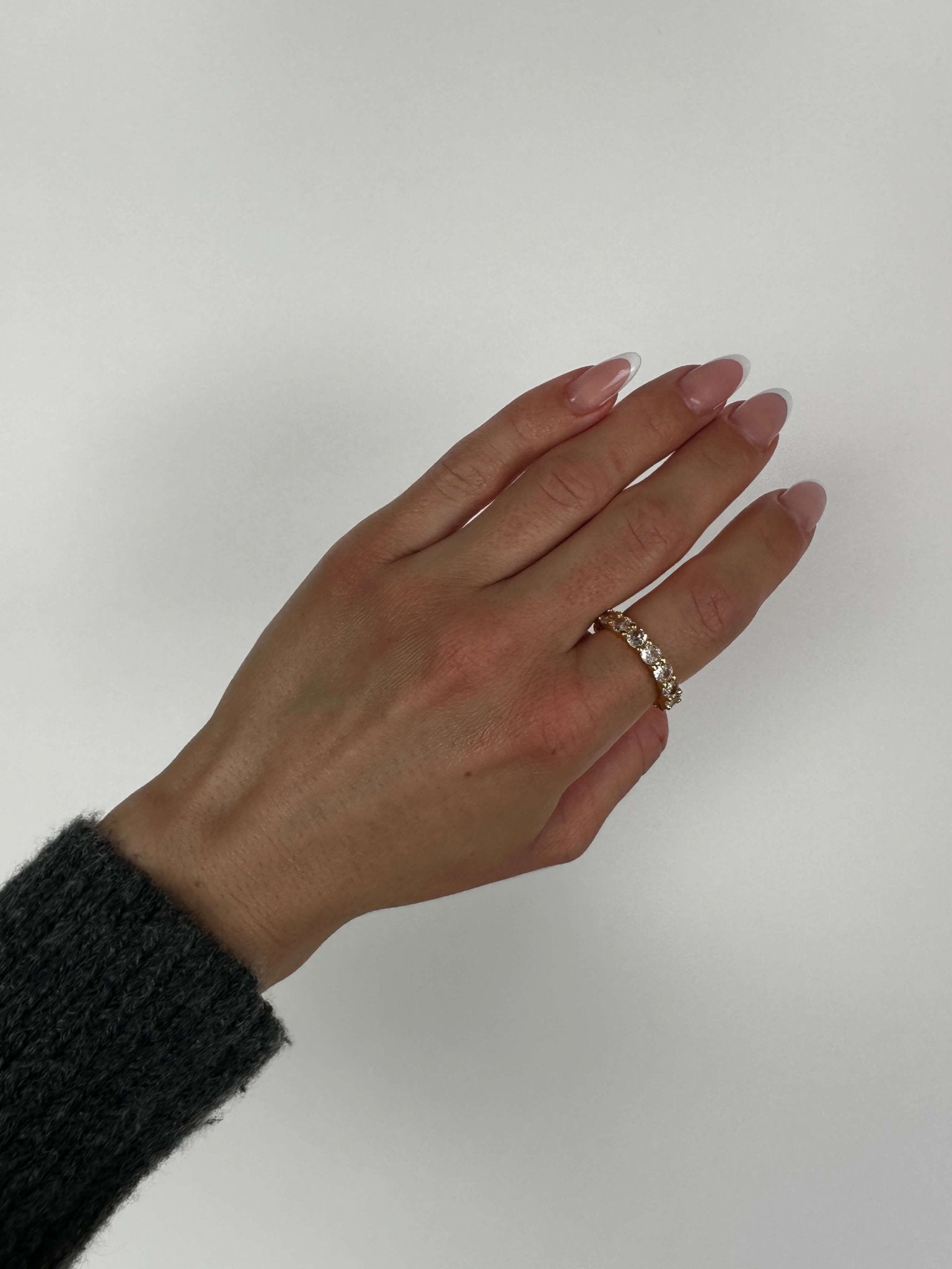 Amia Strålande Zirkonia Bandring